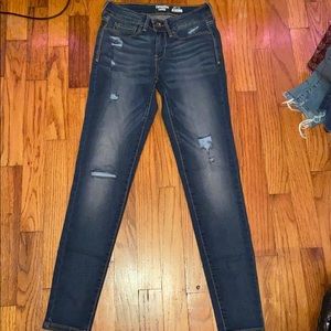 cute pair of levis low rise skinny jeans